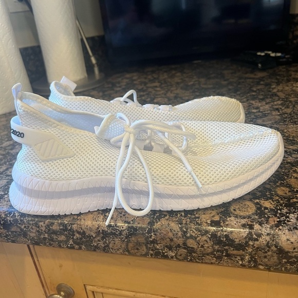 Designed 2020 ladies walking sneaker size 11 excellent condition feather light - Picture 9 of 10